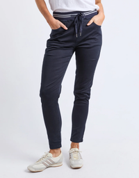 Sylvia Jogger-Navy