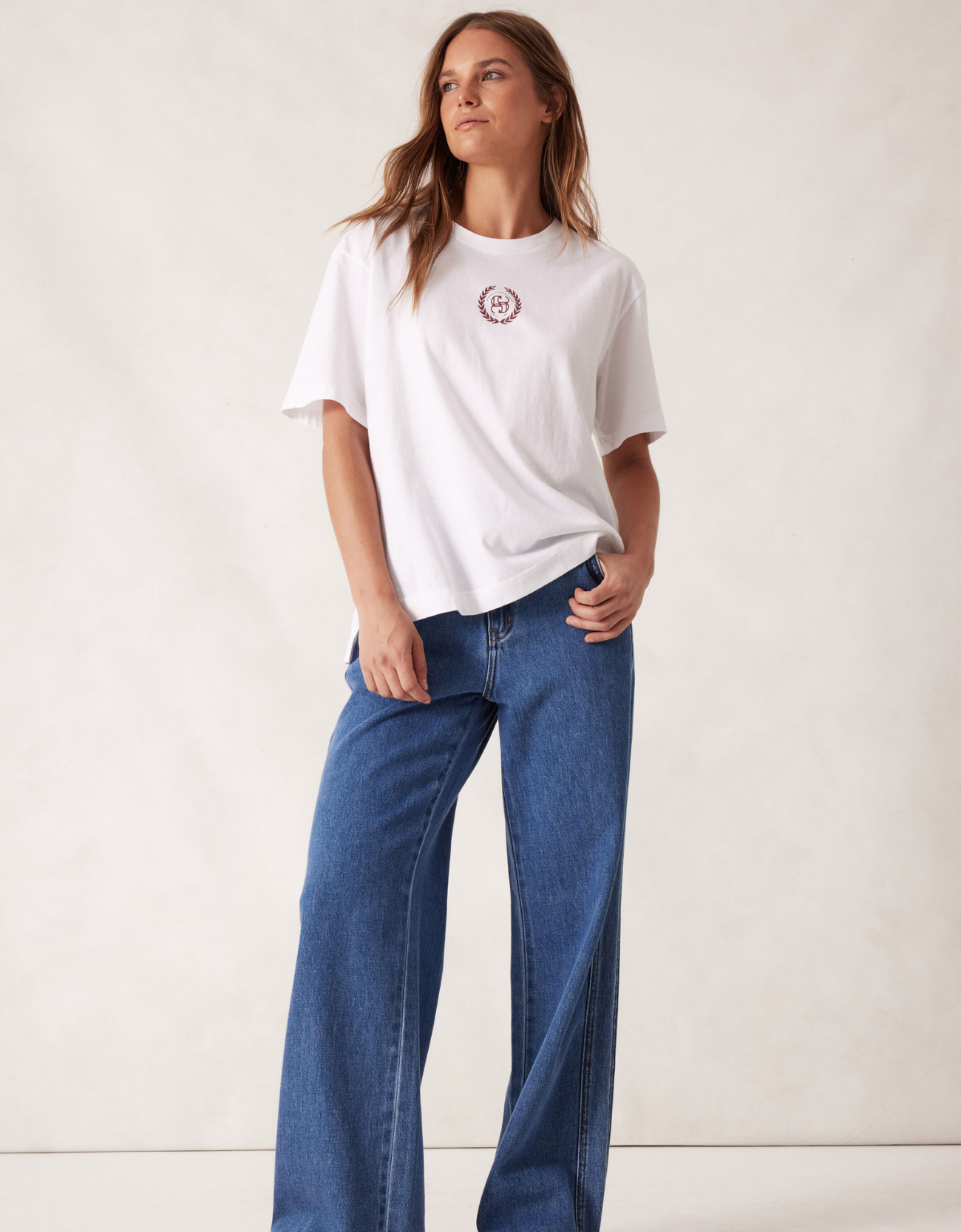 Slouchy Split Hem Tee-White/Burgandy Country Club Logo